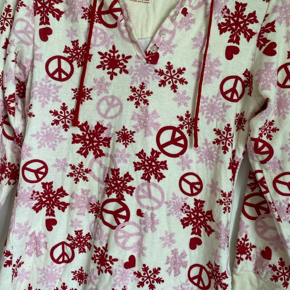 PJ Couture Women’s Hooded Pajama Top with Red and Pink Snowflakes/Peace Signs - Picture 3 of 5